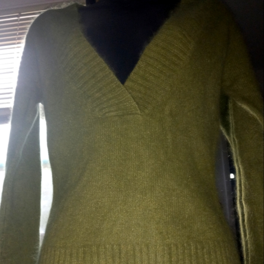 Green Long Sleeve V-NECK Sweater